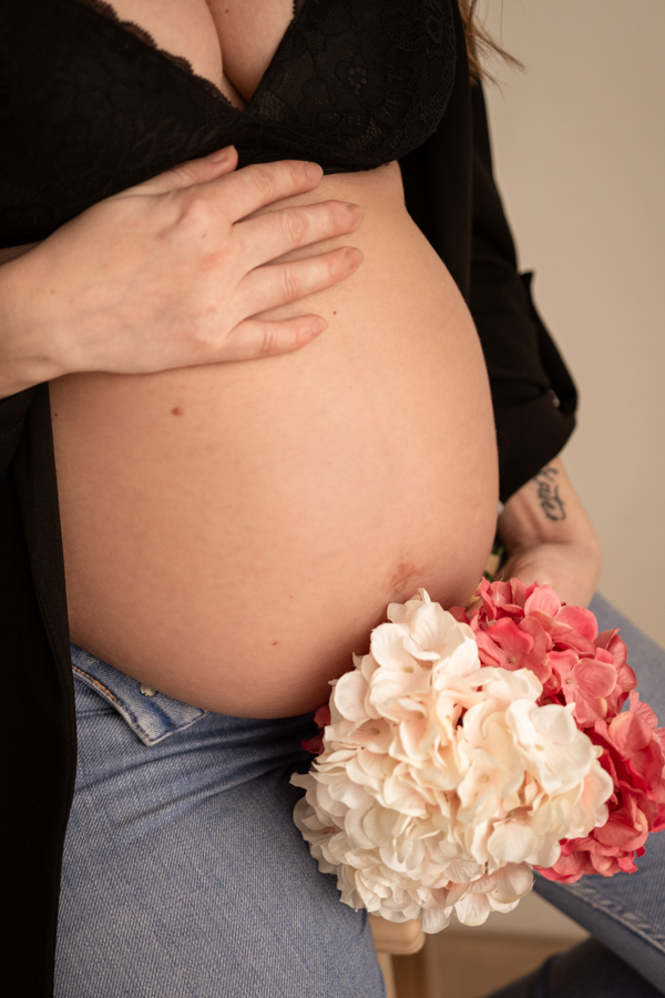 Fotografía de embarazo en estudio