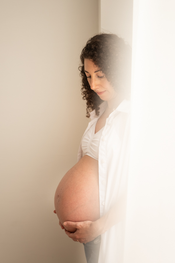 Fotografía de embarazo en estudio