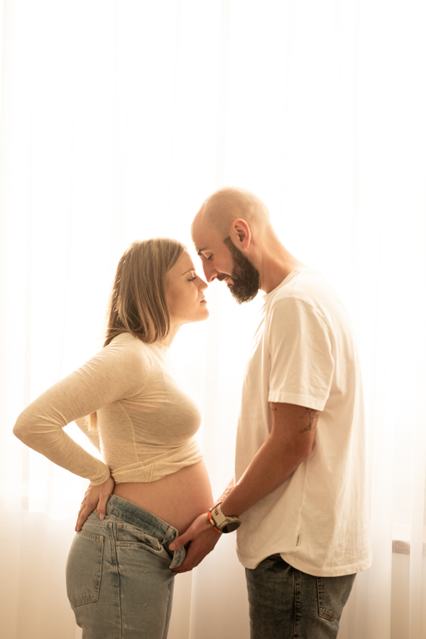 Fotografía de embarazo en estudio