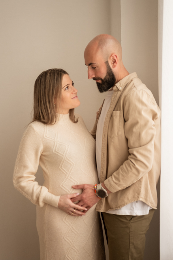 Fotografía de embarazo en estudio