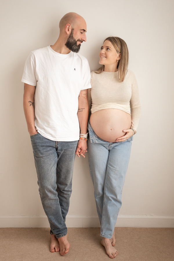 Fotografía de embarazo en estudio